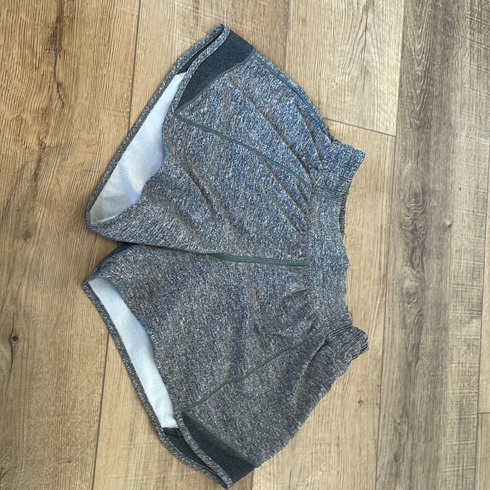 Lululemon hottie hot shorts size 4, gray color, 4 inch.